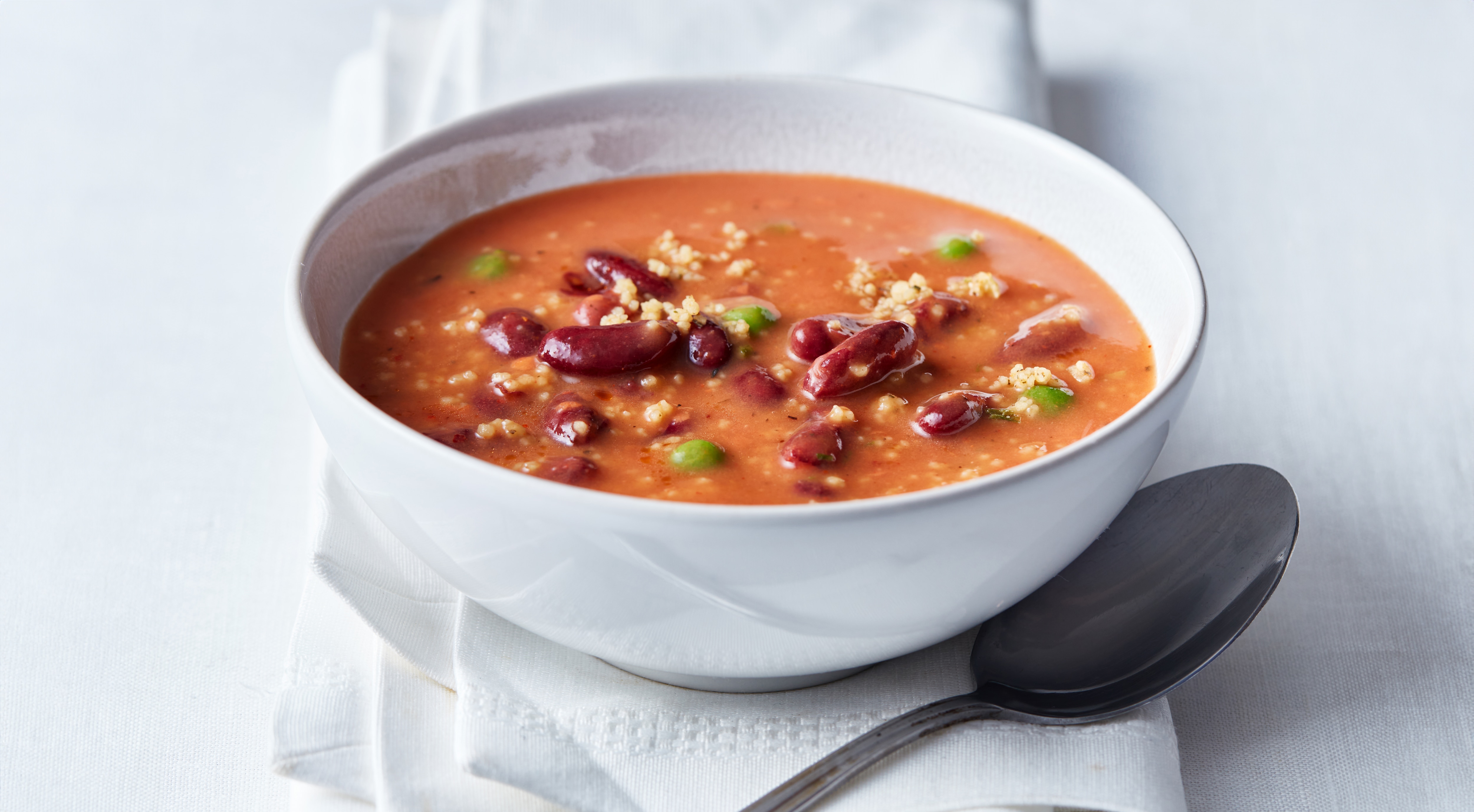 Soupe de tomates avec taboulé et haricots rouges – - Recette